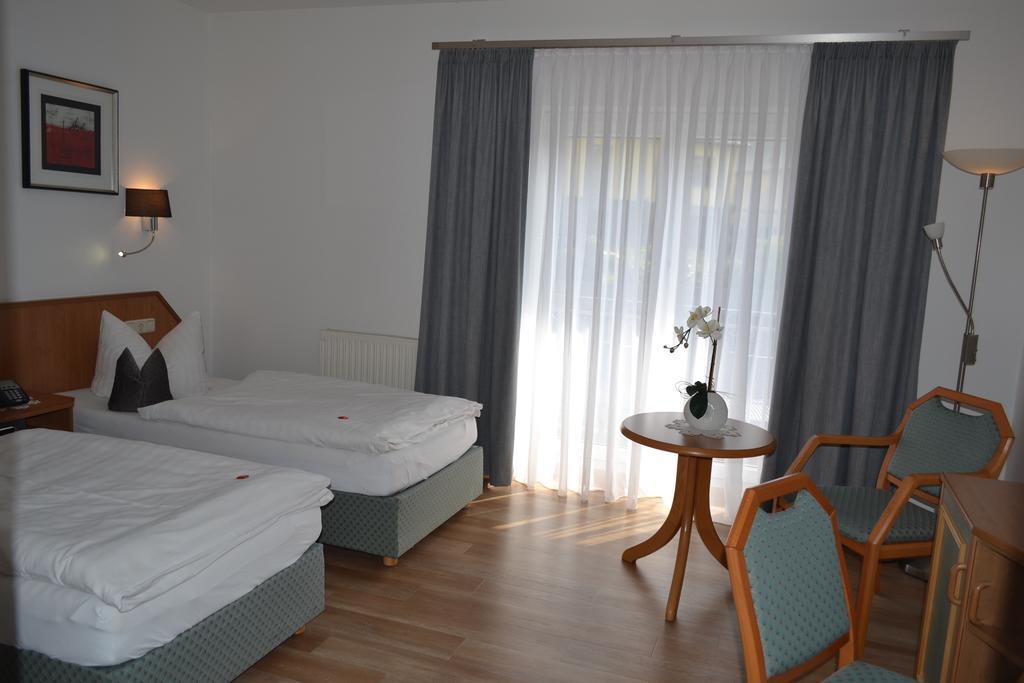 Hotel & Restaurant Zur Linde Freital Buitenkant foto