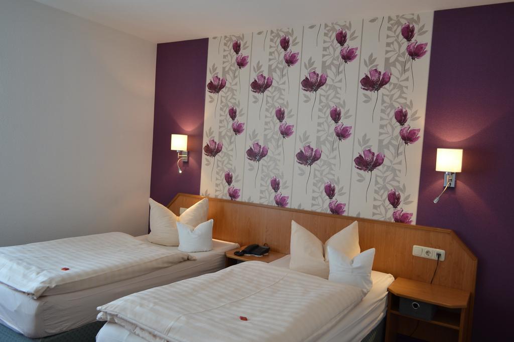 Hotel & Restaurant Zur Linde Freital Buitenkant foto
