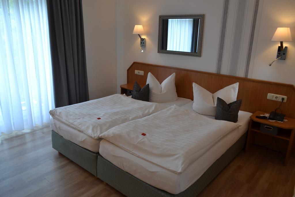 Hotel & Restaurant Zur Linde Freital Buitenkant foto